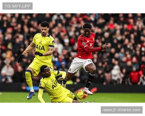 曼联逆转胜利逼近欧冠区 争四形势明朗 曼联逆转胜利逼近欧冠区 争四形势明朗